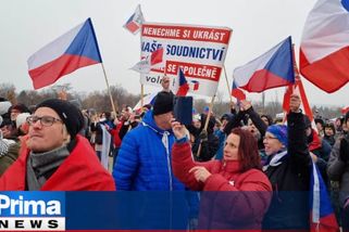 Vojtěchu, do lochu, volali demonstranti na Letné. Co jim vzkázal ministr?